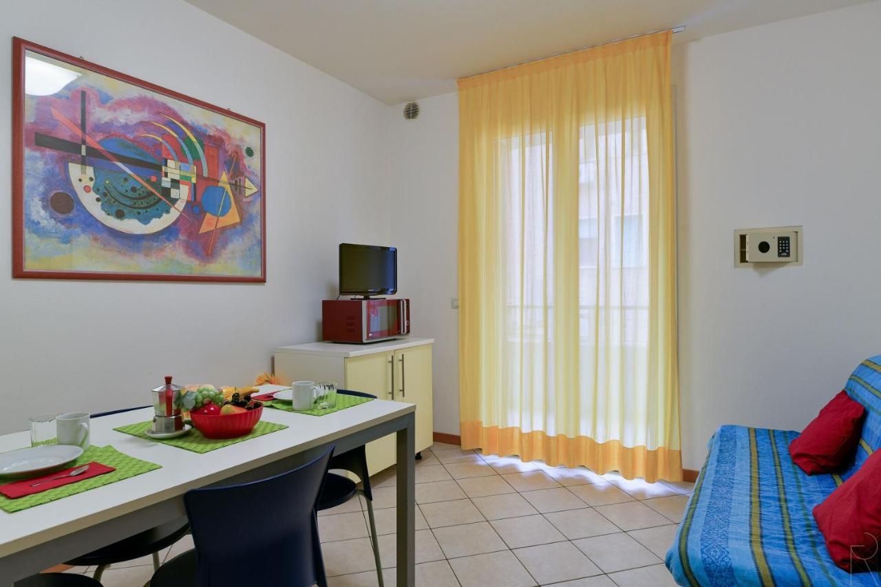 Maestrale Canova Apartments Caorle Eksteriør billede