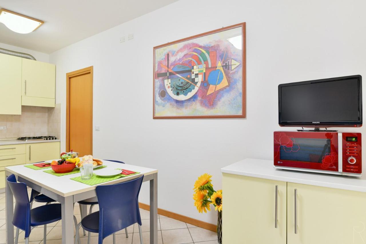 Maestrale Canova Apartments Caorle Eksteriør billede