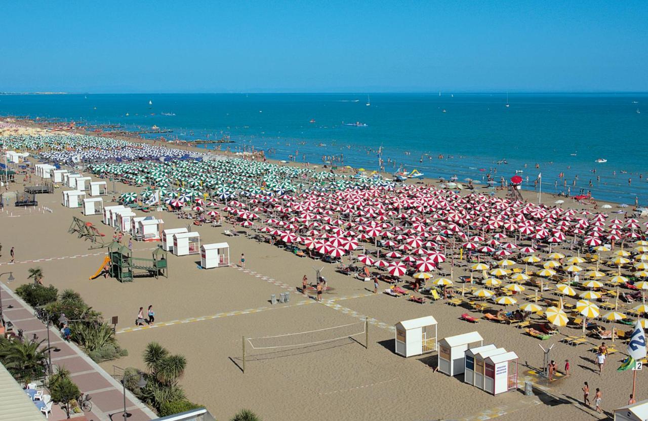 Maestrale Canova Apartments Caorle Eksteriør billede