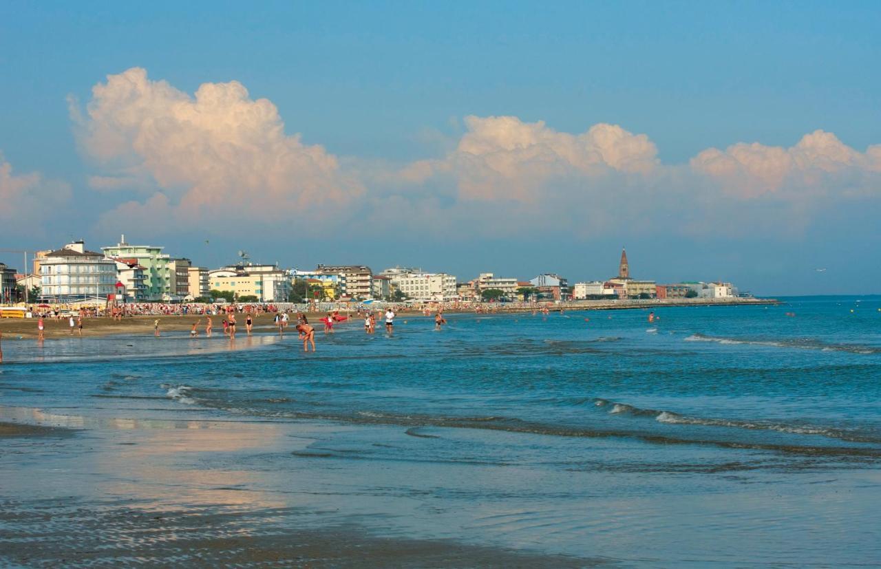 Maestrale Canova Apartments Caorle Eksteriør billede