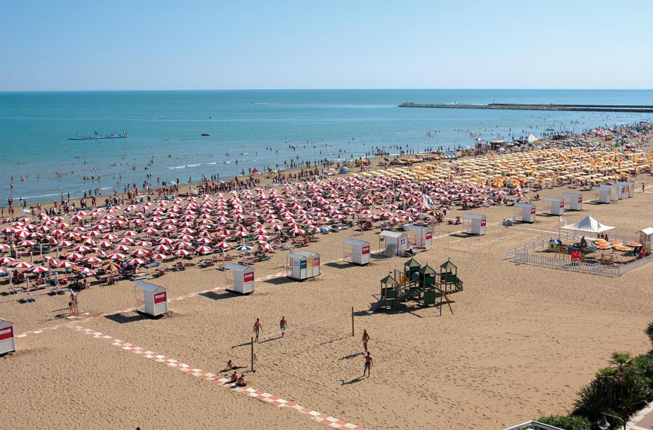 Maestrale Canova Apartments Caorle Eksteriør billede