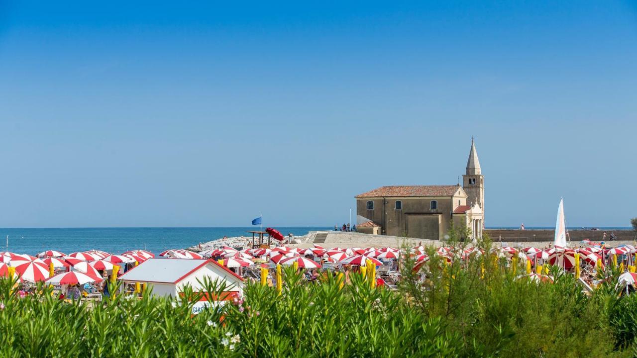 Maestrale Canova Apartments Caorle Eksteriør billede