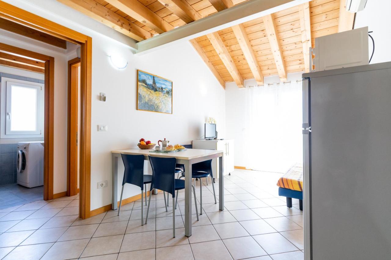 Maestrale Canova Apartments Caorle Eksteriør billede