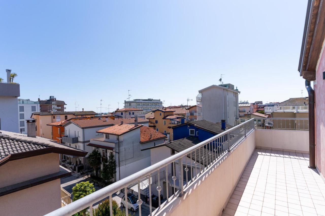 Maestrale Canova Apartments Caorle Eksteriør billede